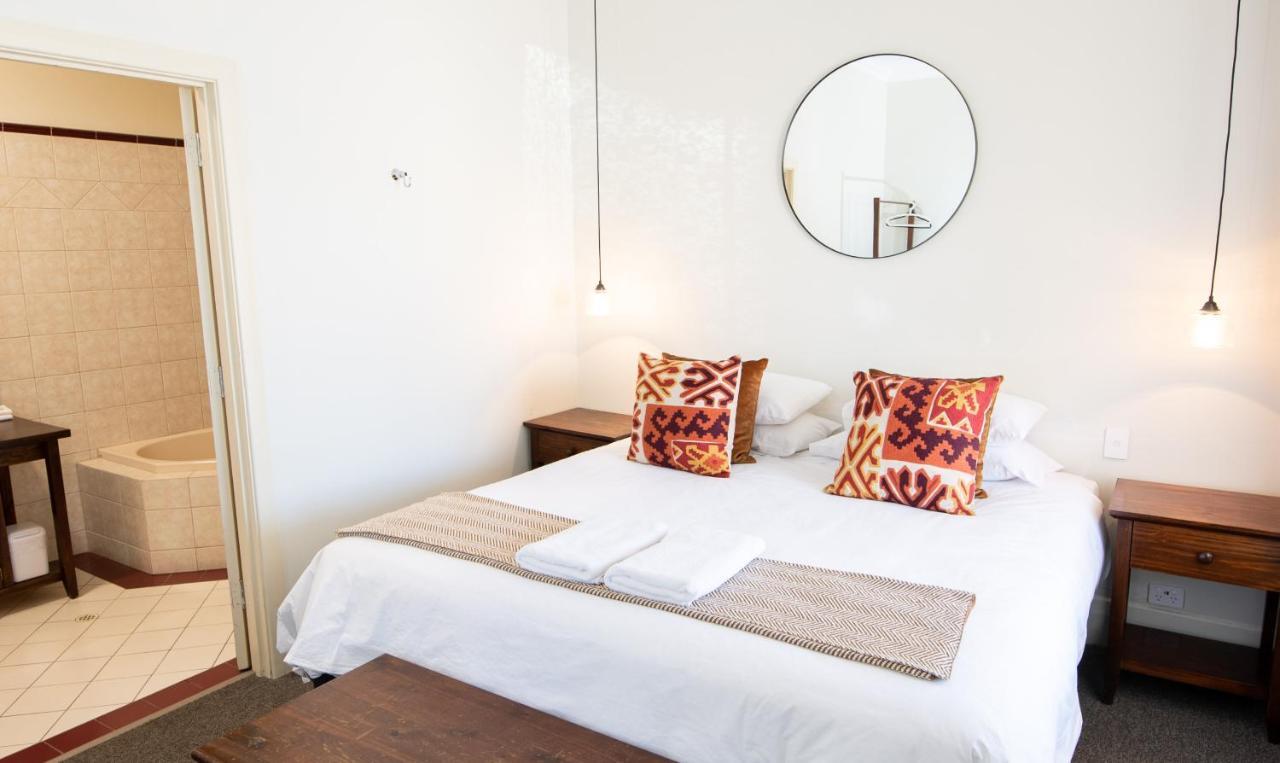 Bentley'S Hotel Clare Bagian luar foto