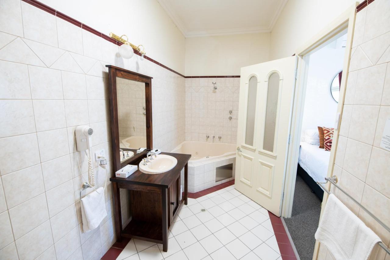 Bentley'S Hotel Clare Bagian luar foto