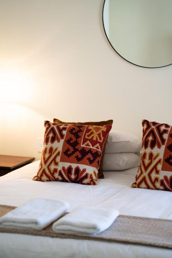Bentley'S Hotel Clare Bagian luar foto