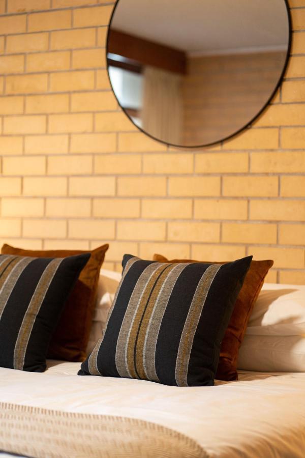 Bentley'S Hotel Clare Bagian luar foto