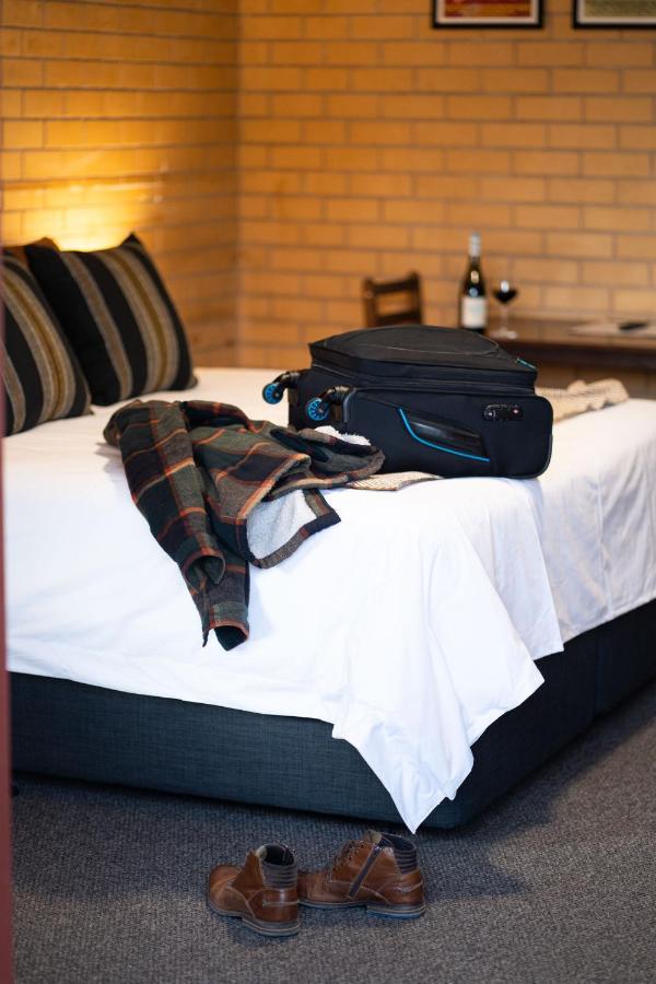 Bentley'S Hotel Clare Bagian luar foto
